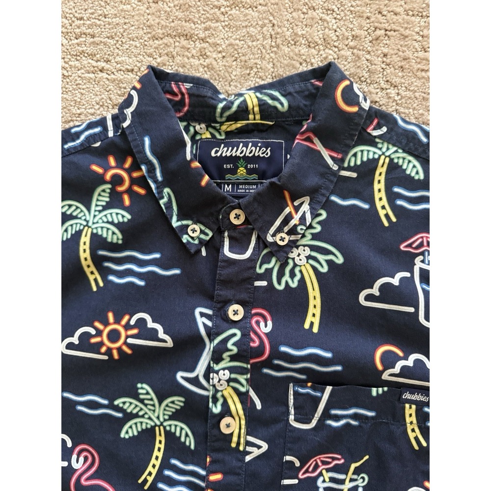 Chubbies The weekend Has Arrived Neon Lights Flamingo Hawaiian Shirt Men's M - Picture 6 of 9